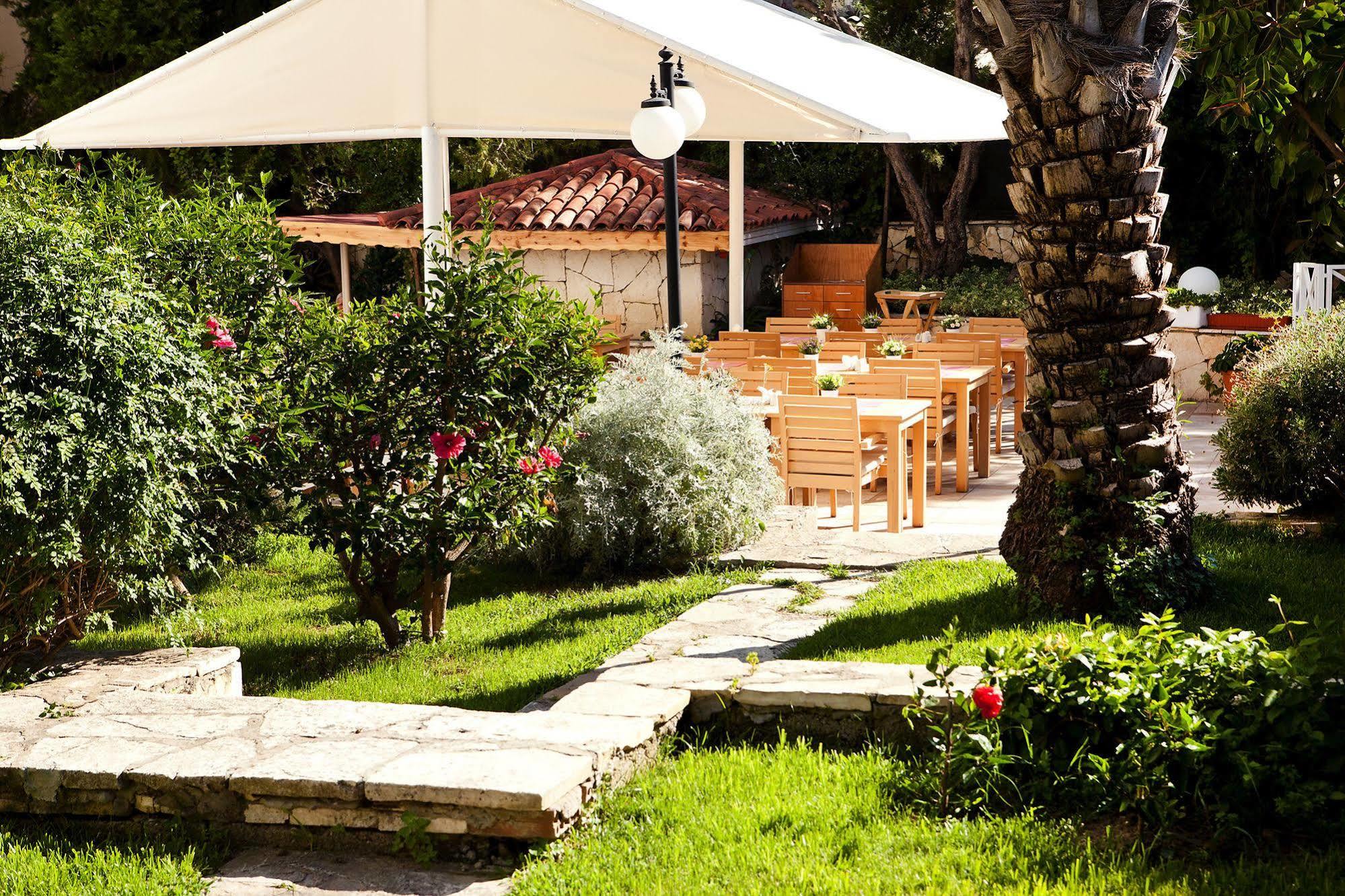 Villa Adora Beach Side Esterno foto